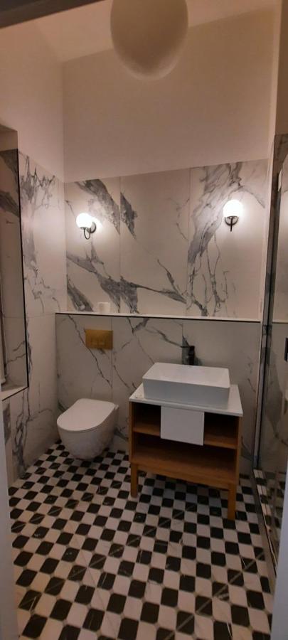 V.I.P Apartments Dominikanos Leopoli Esterno foto