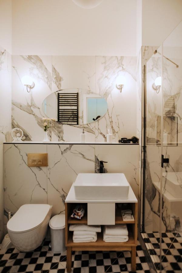 V.I.P Apartments Dominikanos Leopoli Esterno foto